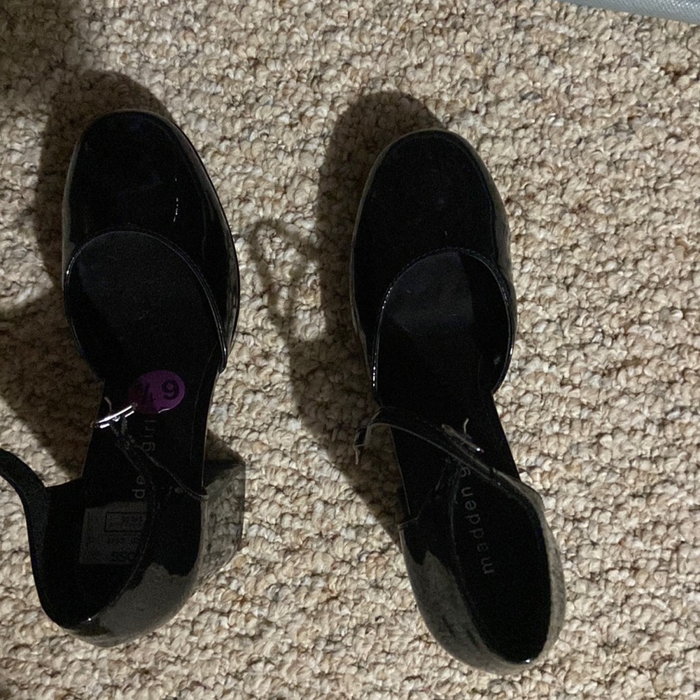 Women’s patent leather shoes necer worn